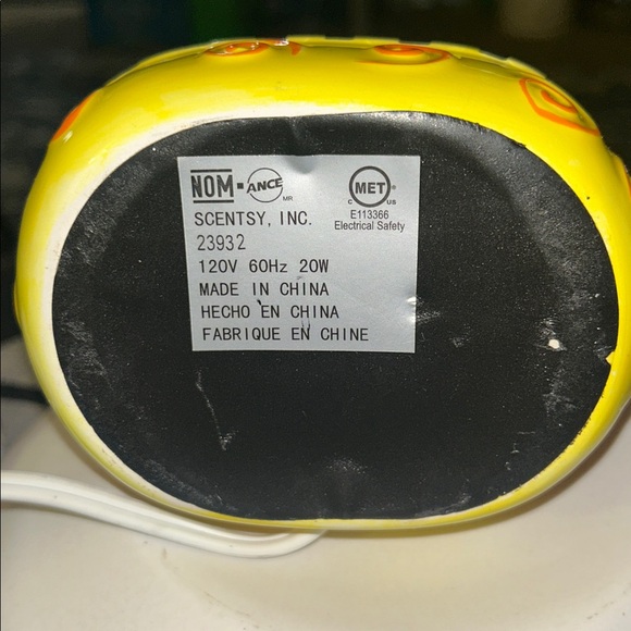 Scentsy Halloween candy corn ceramic  Swirl Warmer in Orange and Yellow Preloved - Picture 7 of 11